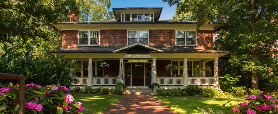 Asheville’s Cozy Retreats, Charming Bed and Breakfasts